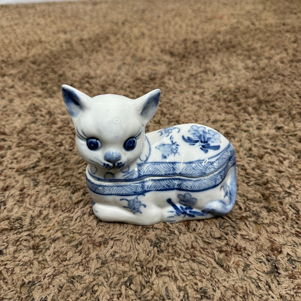 Vintage Blue and White Porcelain Cat Trinket Box Chinoiserie Ceramic Figurine - Picture 5 of 5